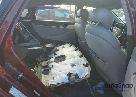 2016 Hyundai Genesis 3.8L z USA, uszkodzony, nr VIN KMHGN4JE4GU127687